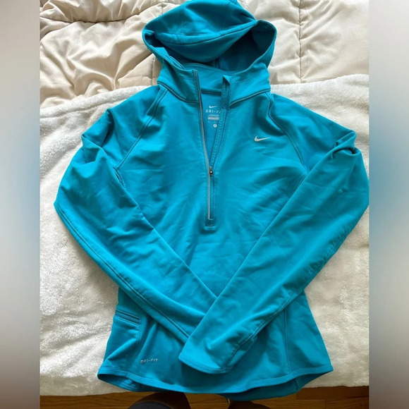 Nike Tops - Nike sweatshirt